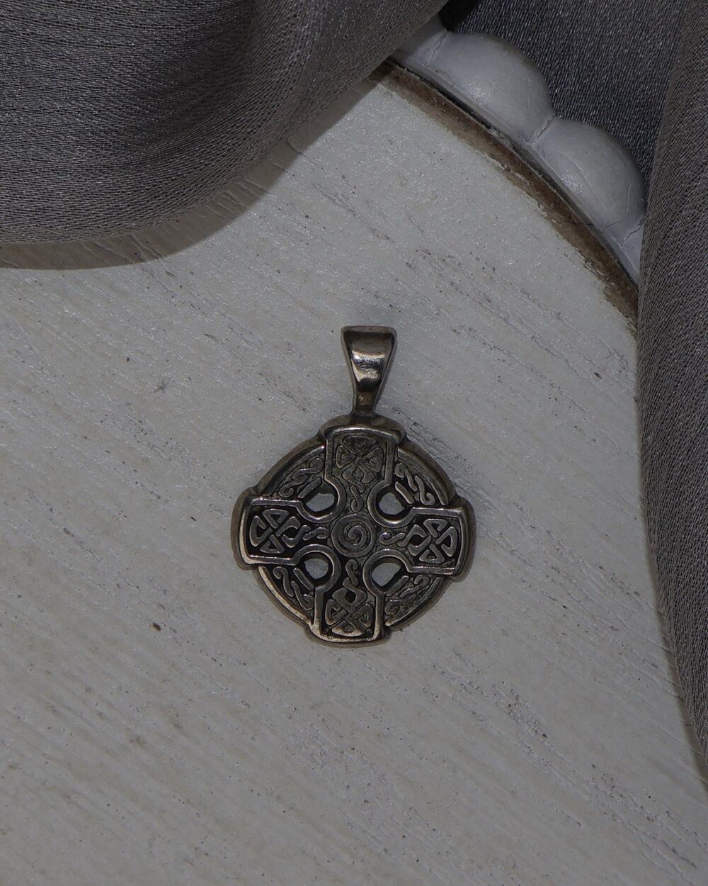 Celtic Sterling Silver Cross Pendant 2.44G / 0.8in
